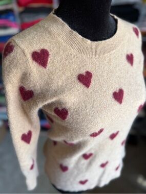 CUTE!!!   J. Crew Beige Crewneck Cashmere Sweater with Maroon Heart Motif